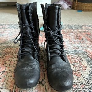 Madden girl size 7 boots